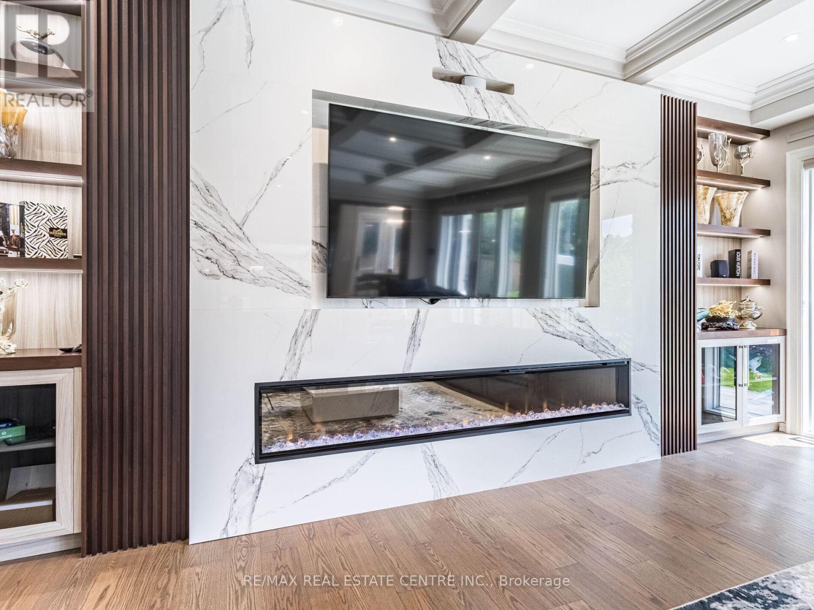 1 HUCKLEBERRY LANE S