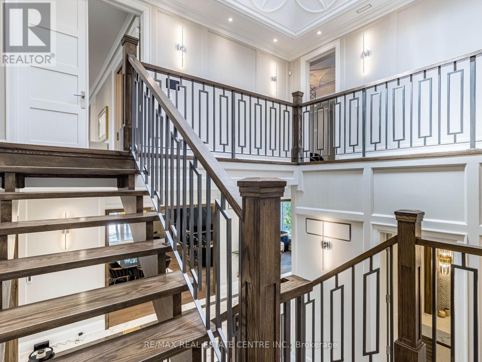 1 HUCKLEBERRY LANE S