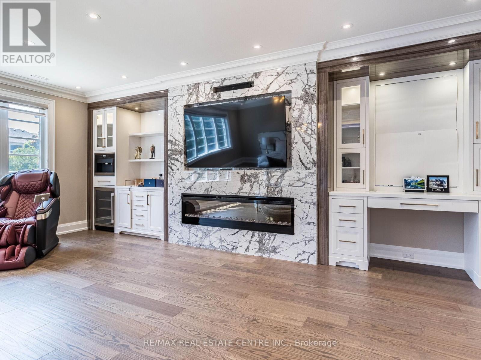 1 HUCKLEBERRY LANE S