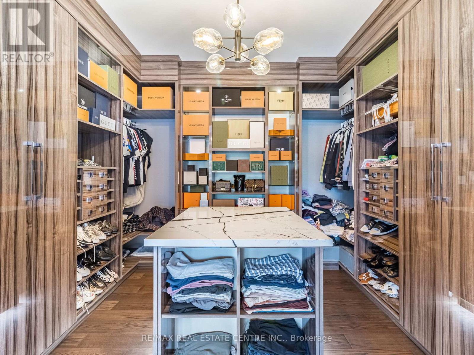 1 HUCKLEBERRY LANE S