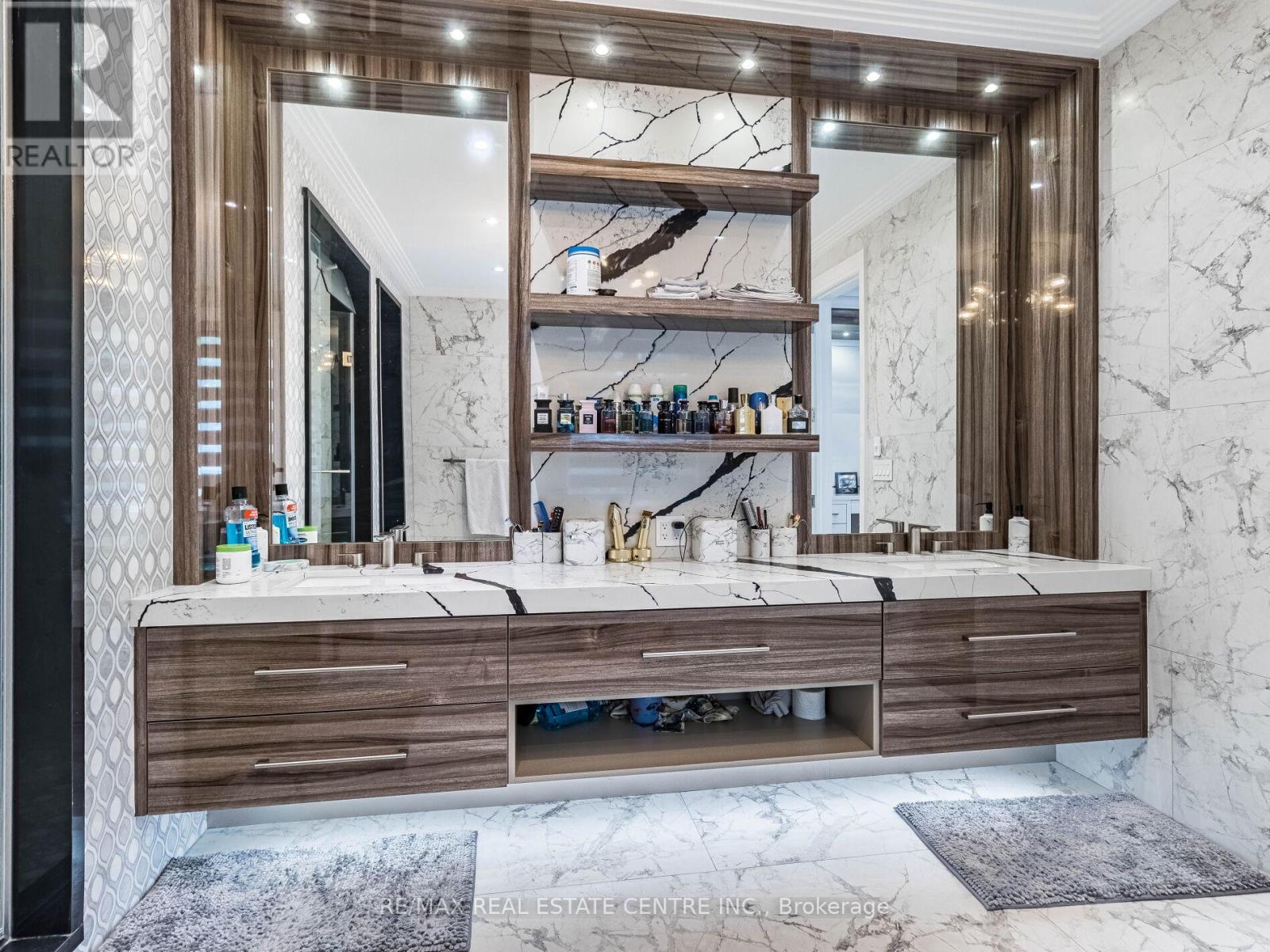 1 HUCKLEBERRY LANE S