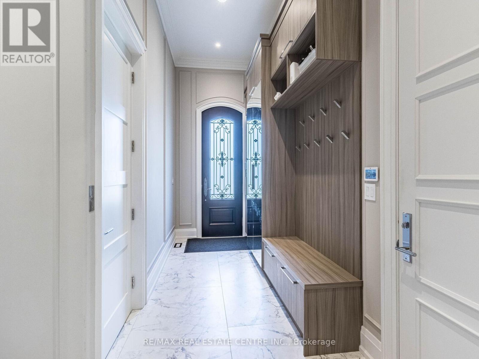 1 HUCKLEBERRY LANE S