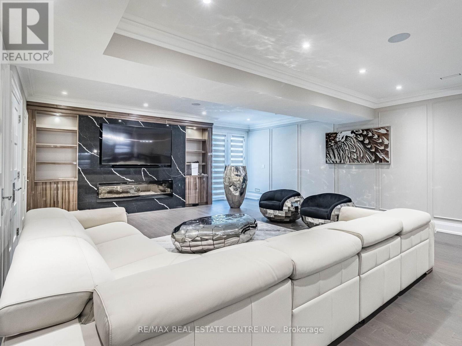 1 HUCKLEBERRY LANE S