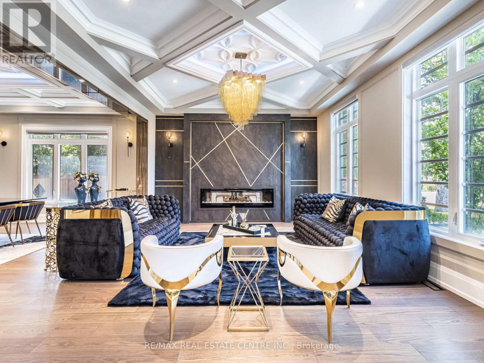 1 HUCKLEBERRY LANE S