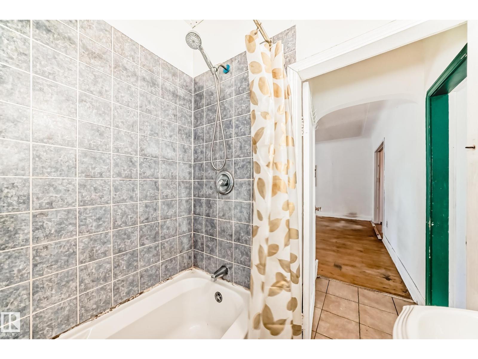 10564 92 ST NW, Edmonton