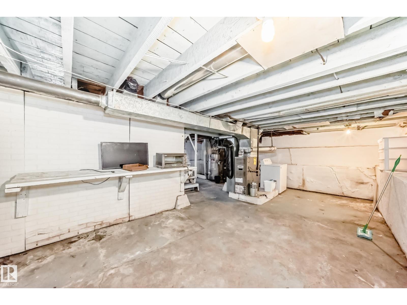 10564 92 ST NW, Edmonton