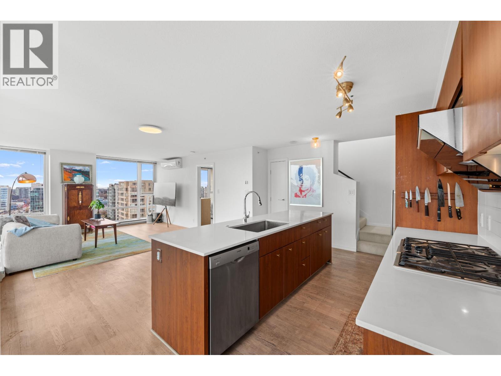 #PH6-7988 ACKROYD Road, Richmond