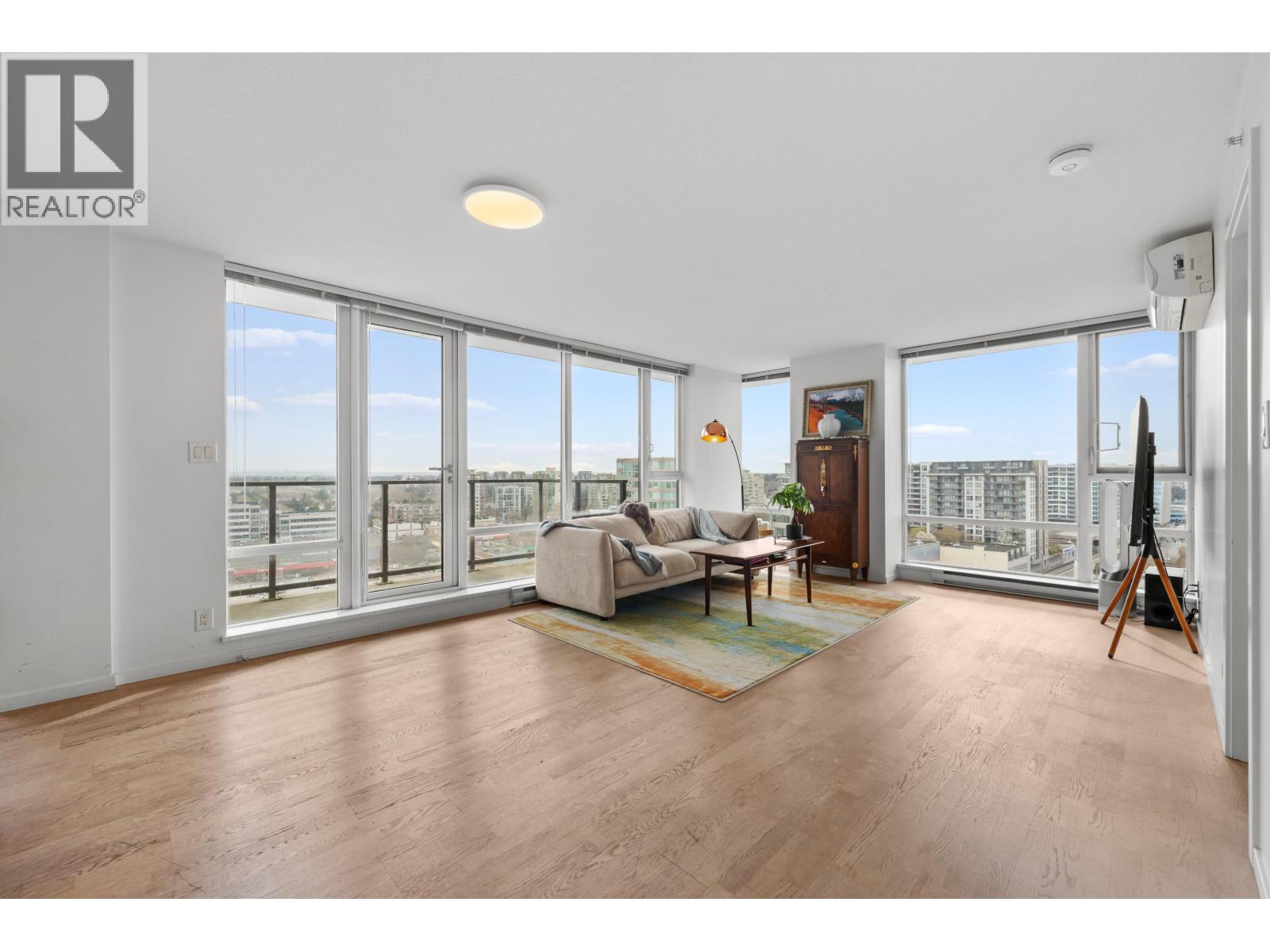 #PH6-7988 ACKROYD Road, Richmond