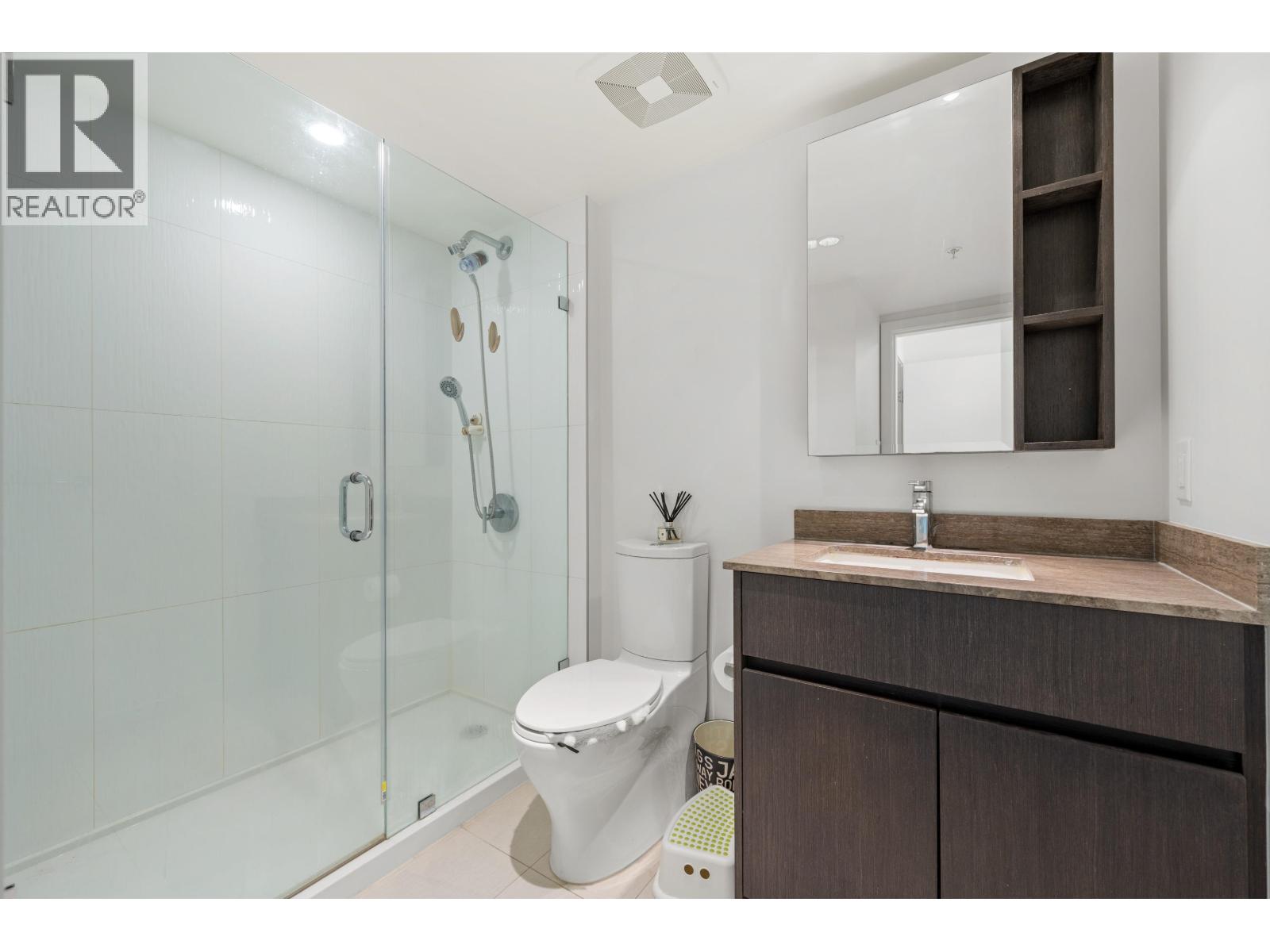 #PH6-7988 ACKROYD Road, Richmond