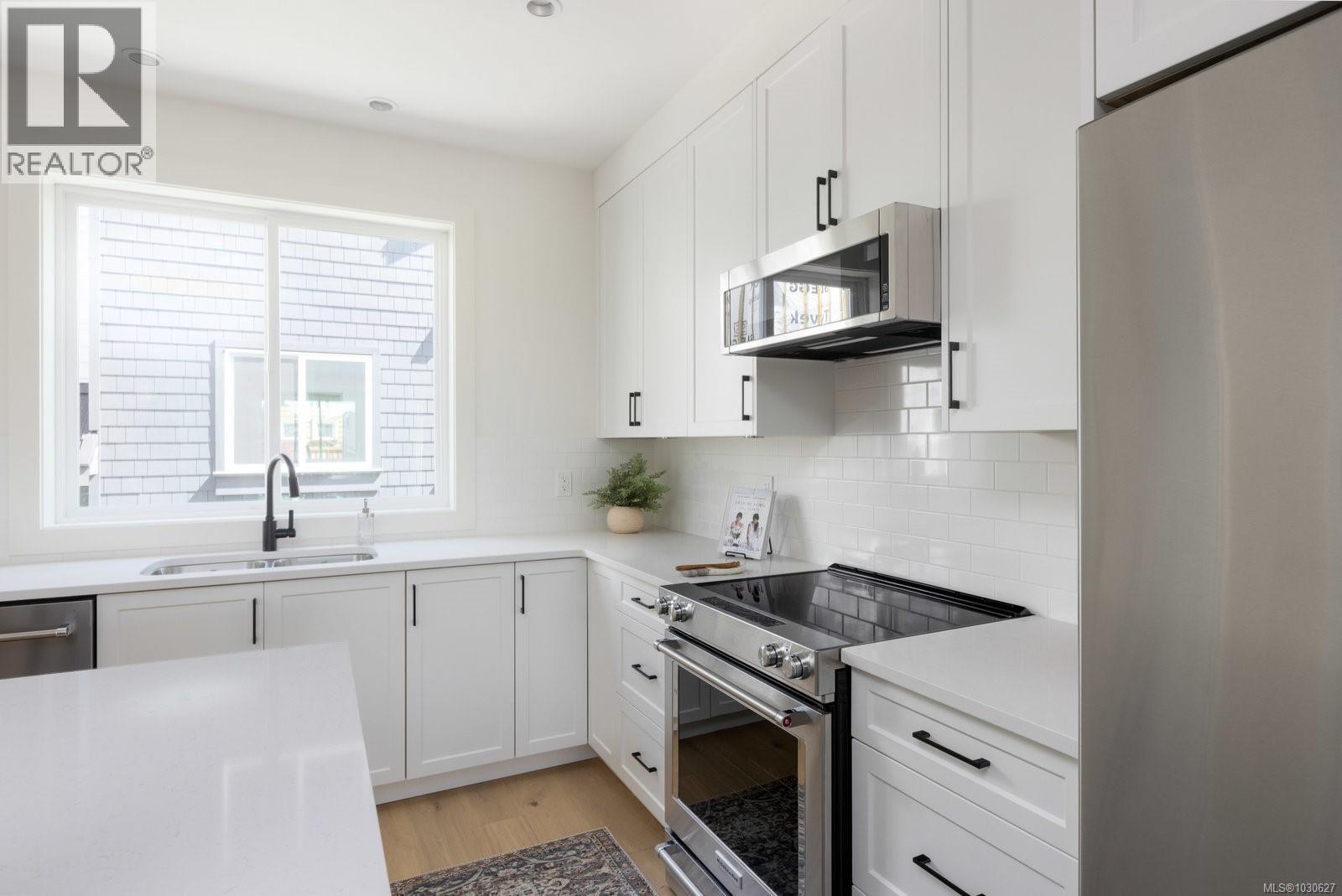 9 10145 Fifth Street, Sidney