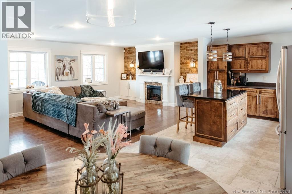 11 ARMAND STREET - 11