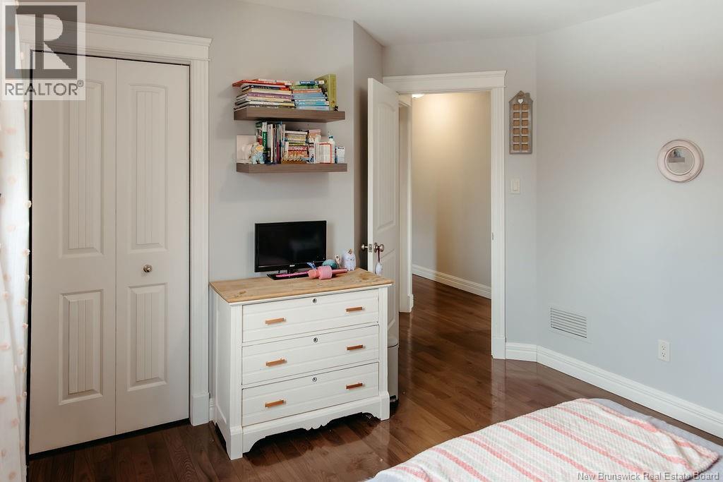 11 ARMAND STREET - 24