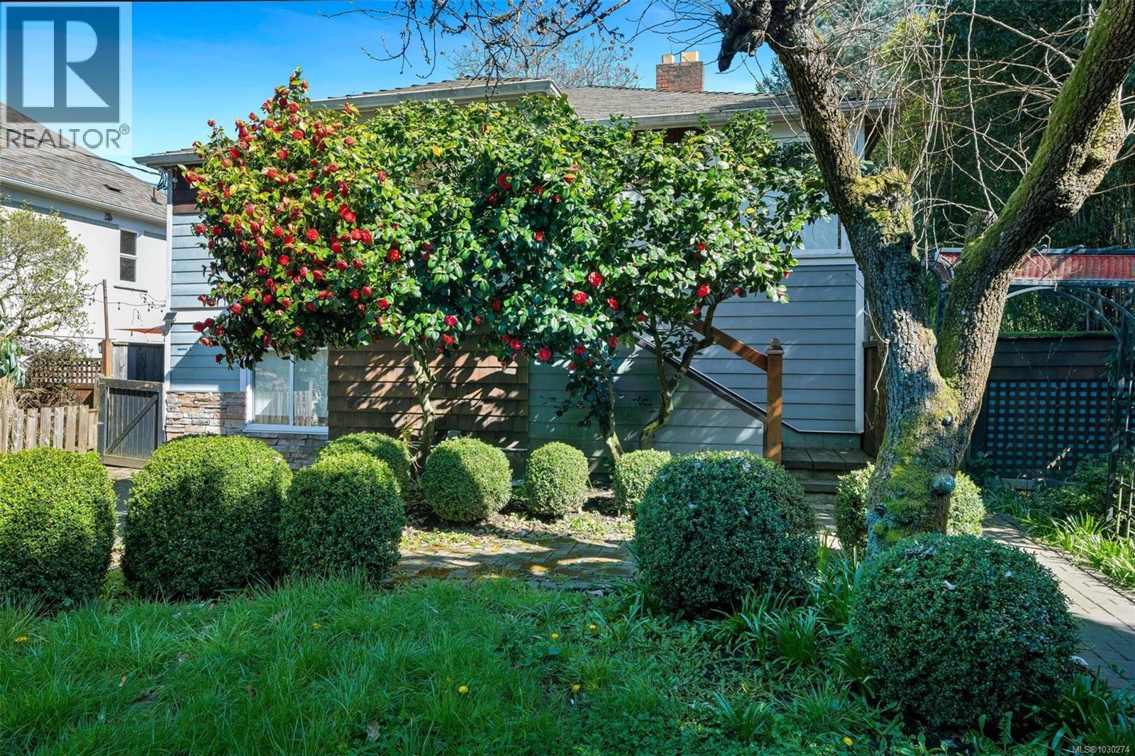  2139 Foul Bay Road, Oak Bay