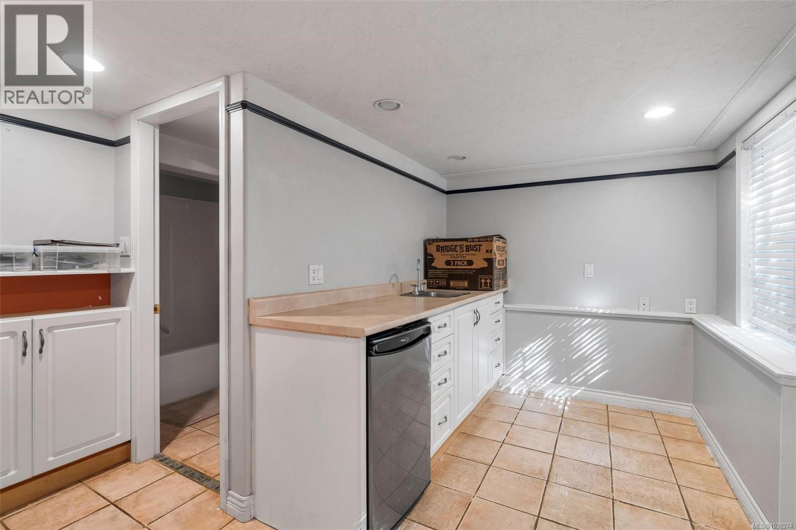  2139 Foul Bay Road, Oak Bay