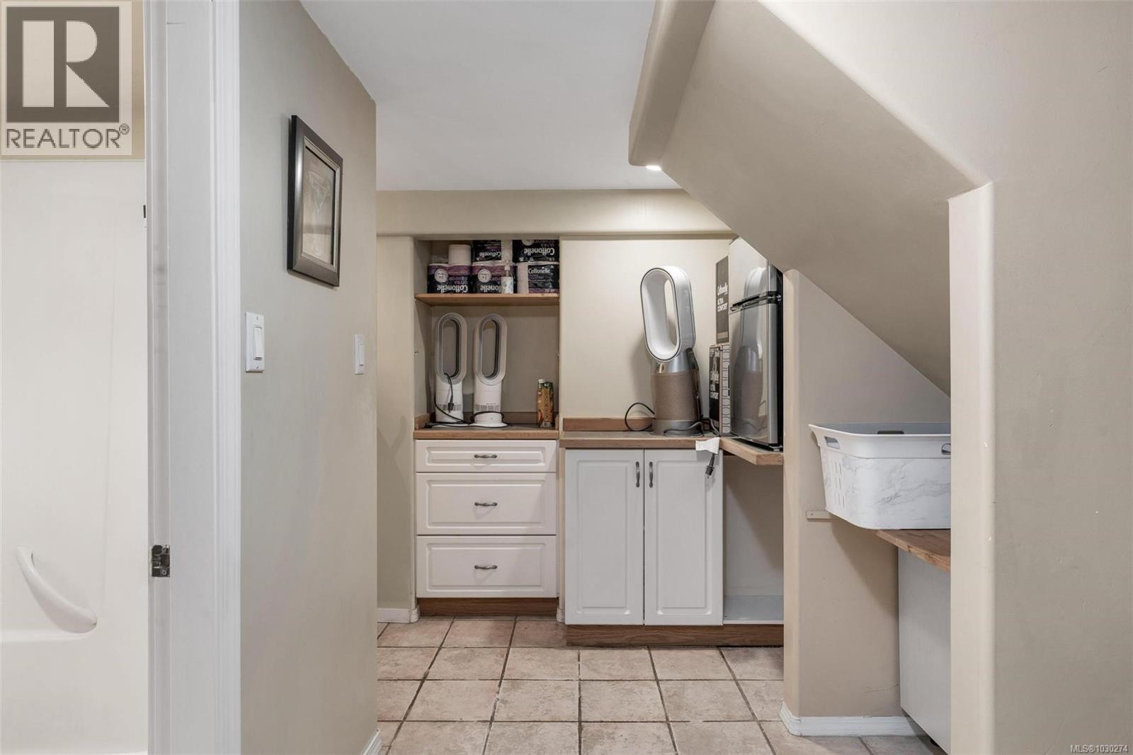  2139 Foul Bay Road, Oak Bay