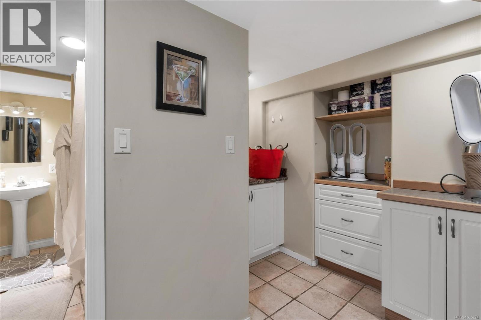  2139 Foul Bay Road, Oak Bay