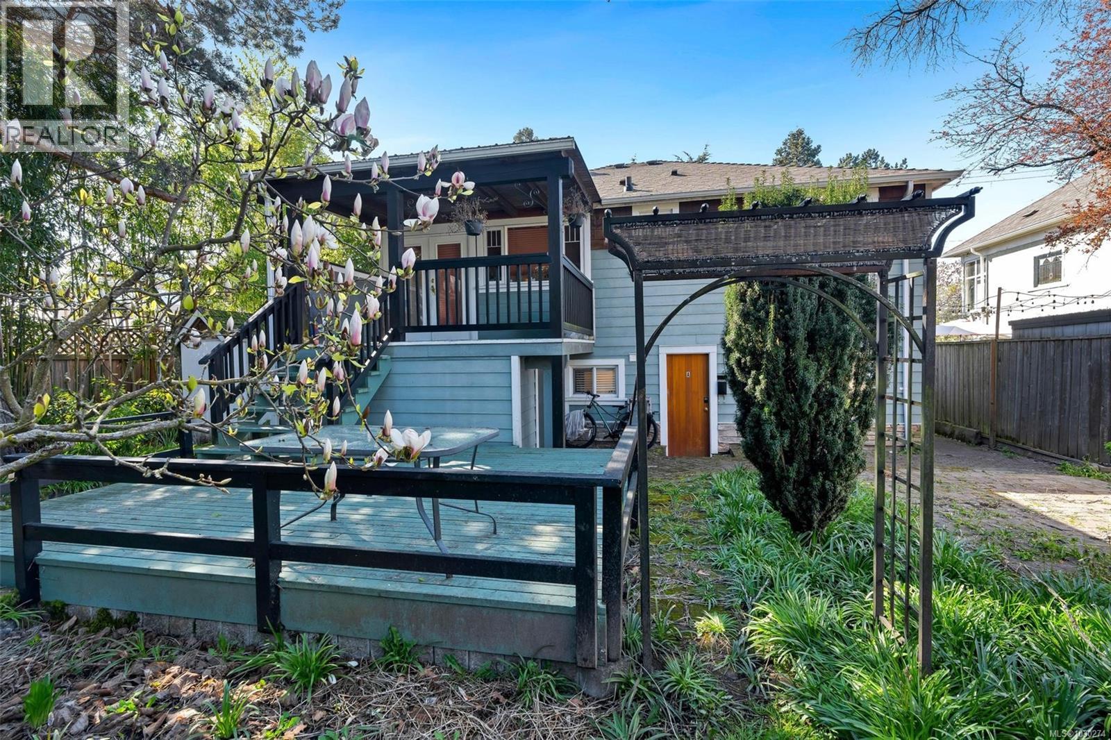  2139 Foul Bay Road, Oak Bay