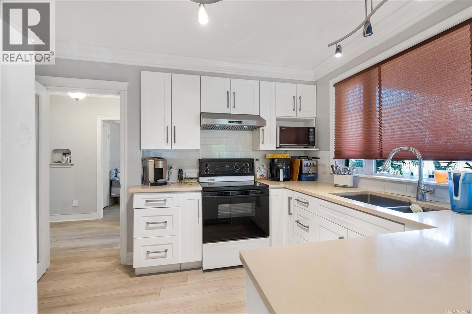  2139 Foul Bay Road, Oak Bay