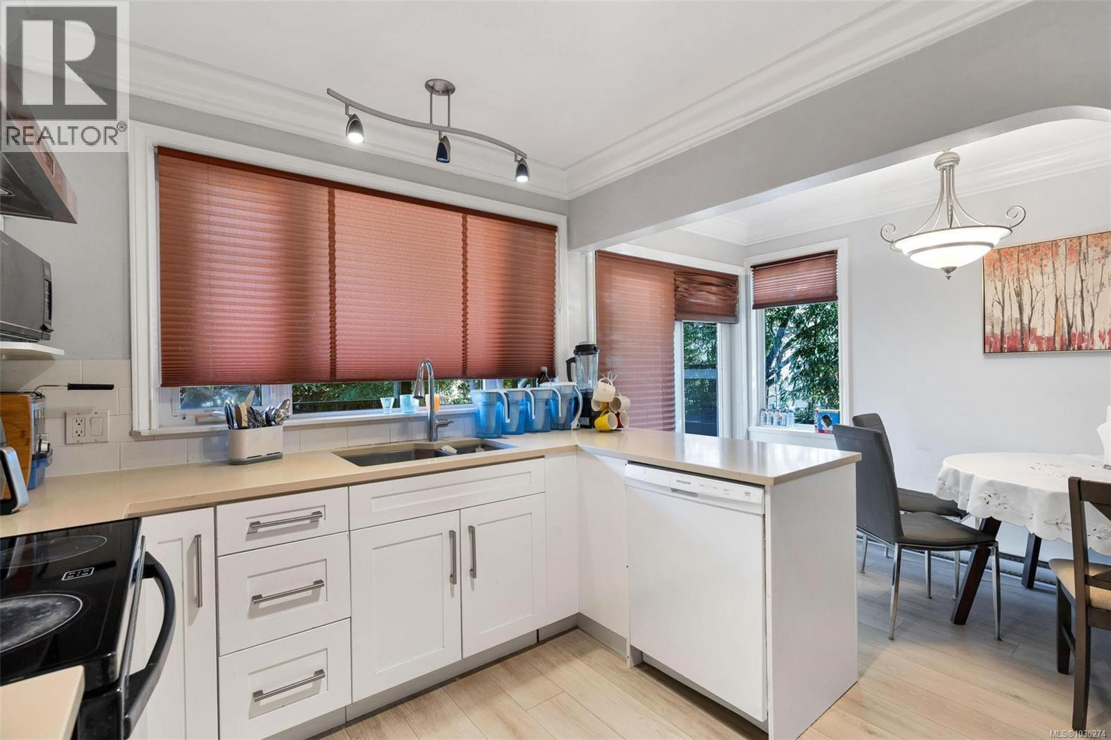  2139 Foul Bay Road, Oak Bay