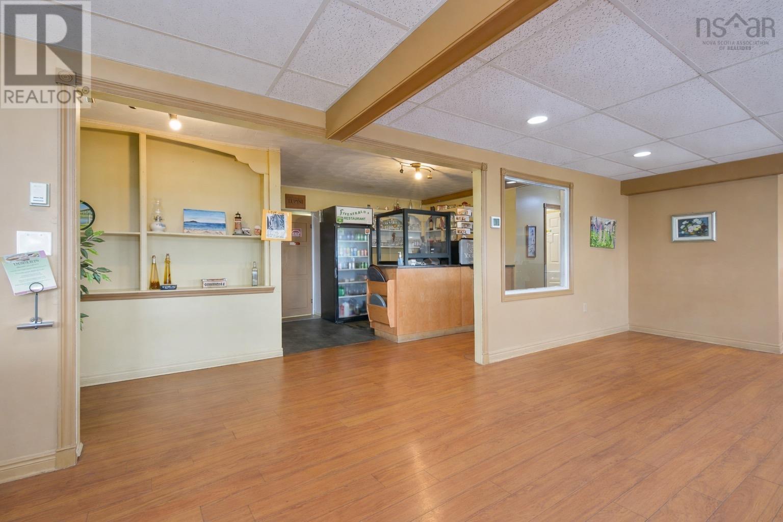 785 105 Highway - 15