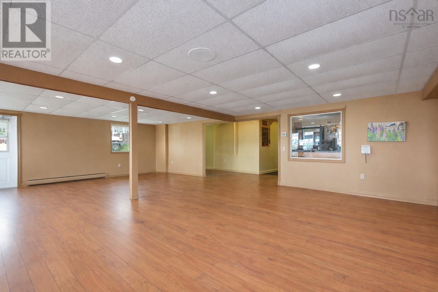 785 105 Highway - 16
