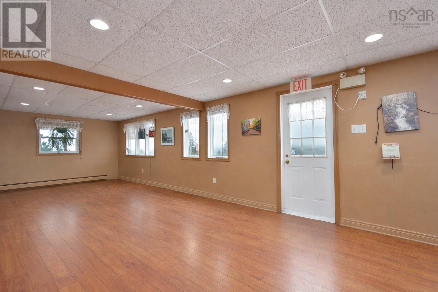 Property 17 of 27 of 785 105 Highway