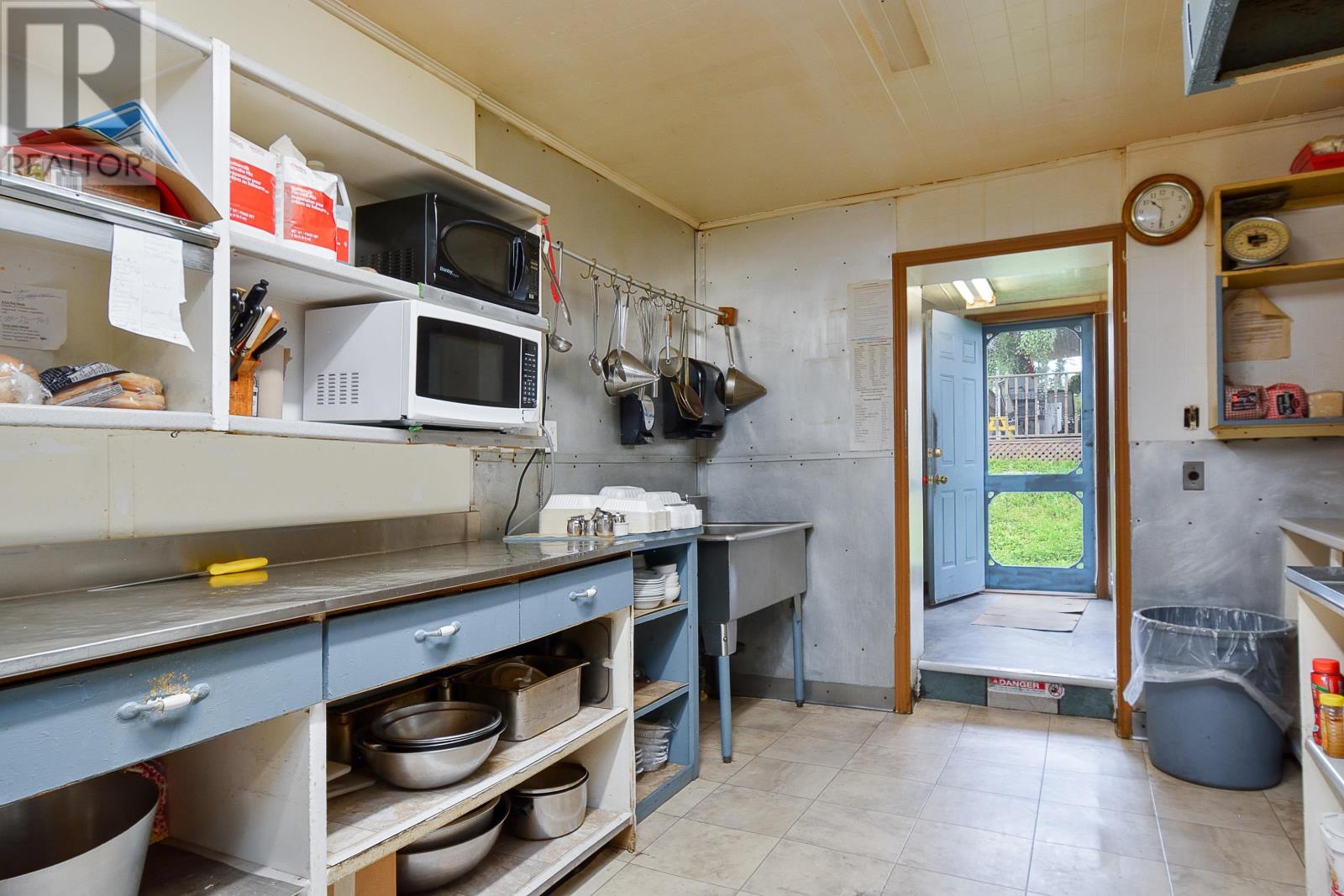 Property 21 of 27 of 785 105 Highway