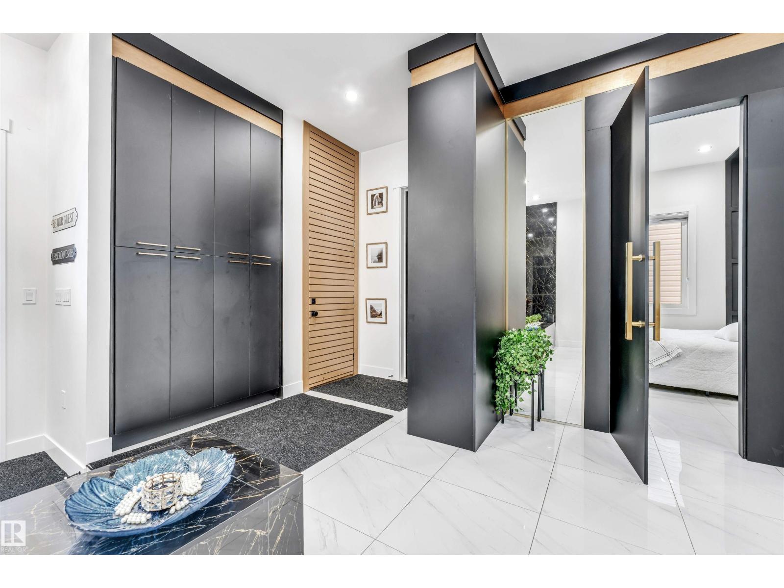 2123 18 AV NW, Edmonton