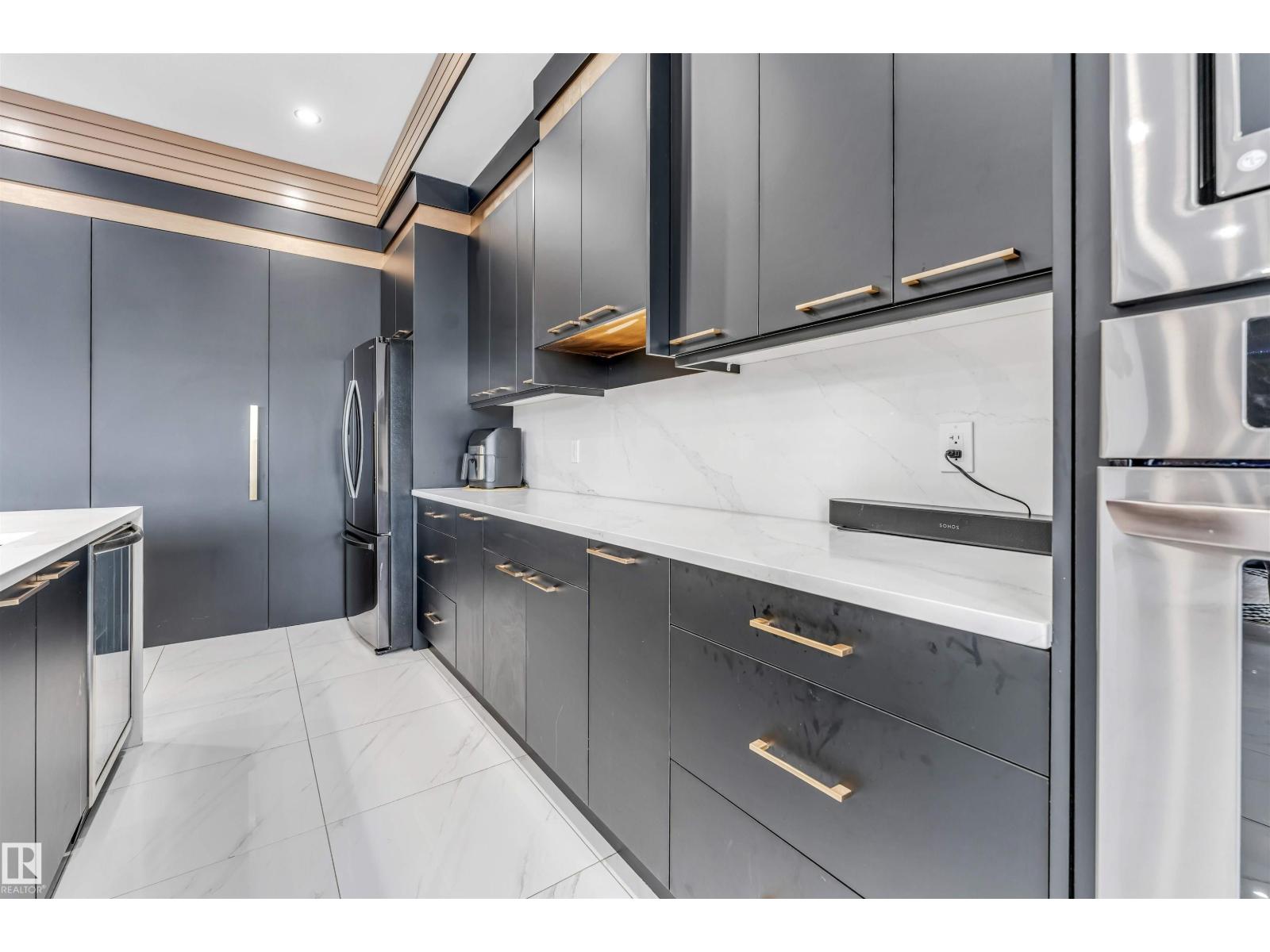 2123 18 AV NW, Edmonton