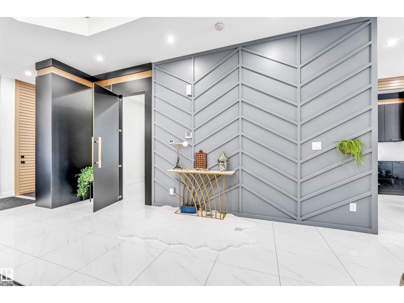 2123 18 AV NW, Edmonton