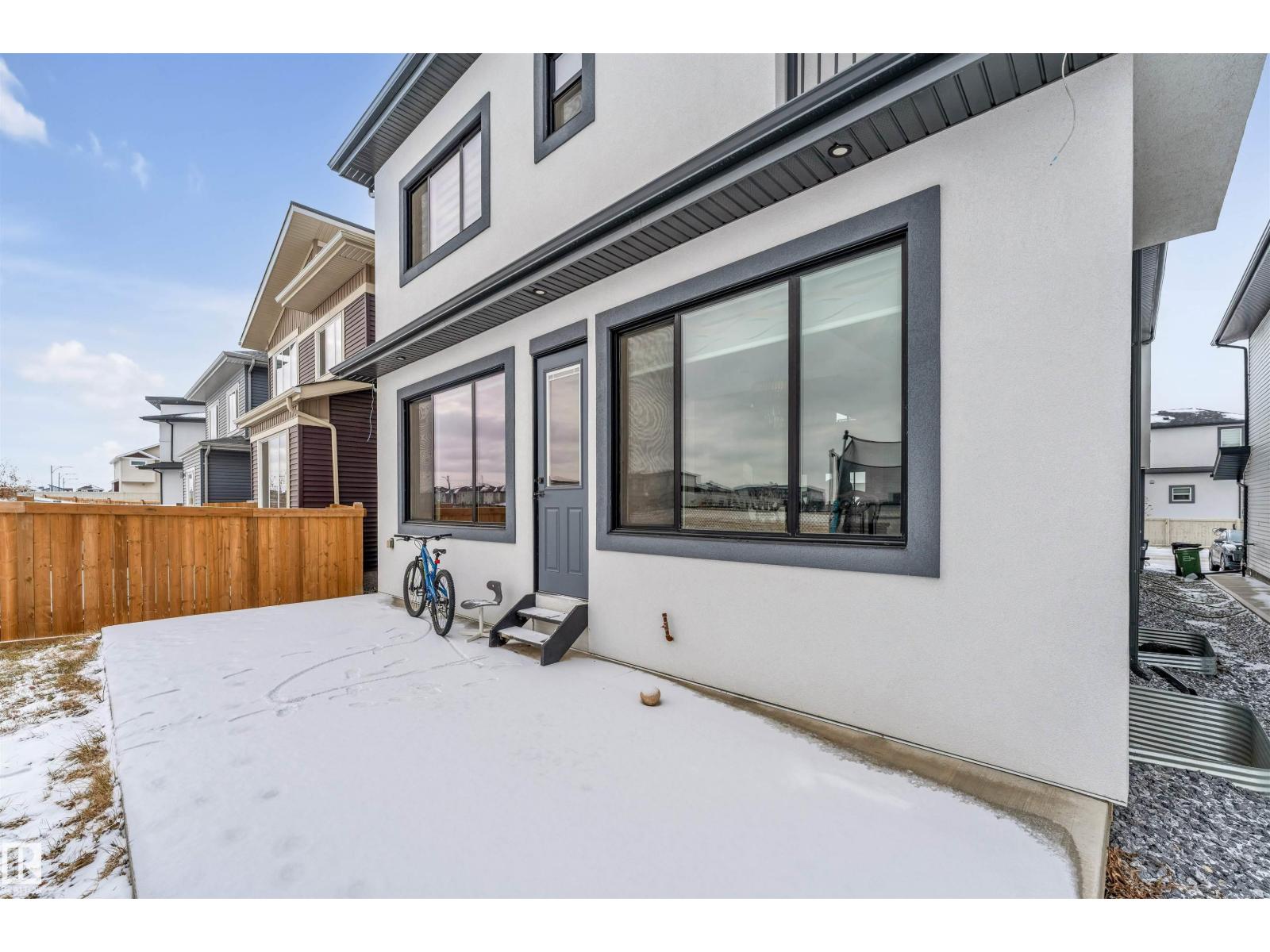 2123 18 AV NW, Edmonton