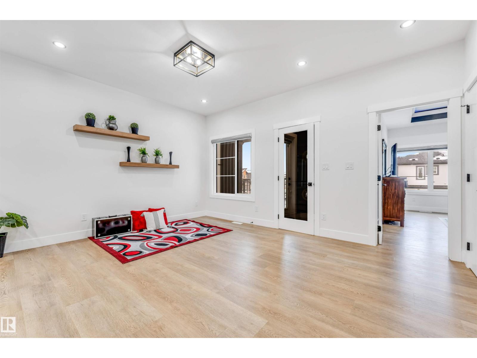 2123 18 AV NW, Edmonton