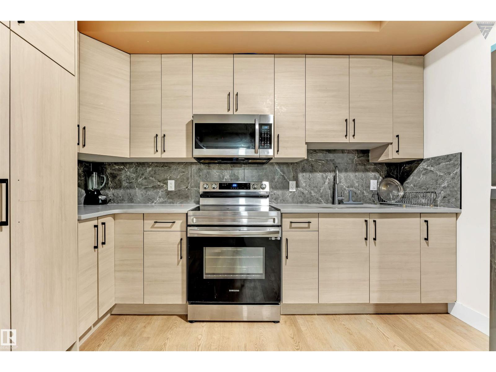 2123 18 AV NW, Edmonton