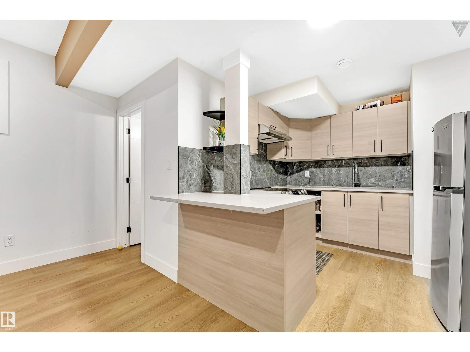 2123 18 AV NW, Edmonton