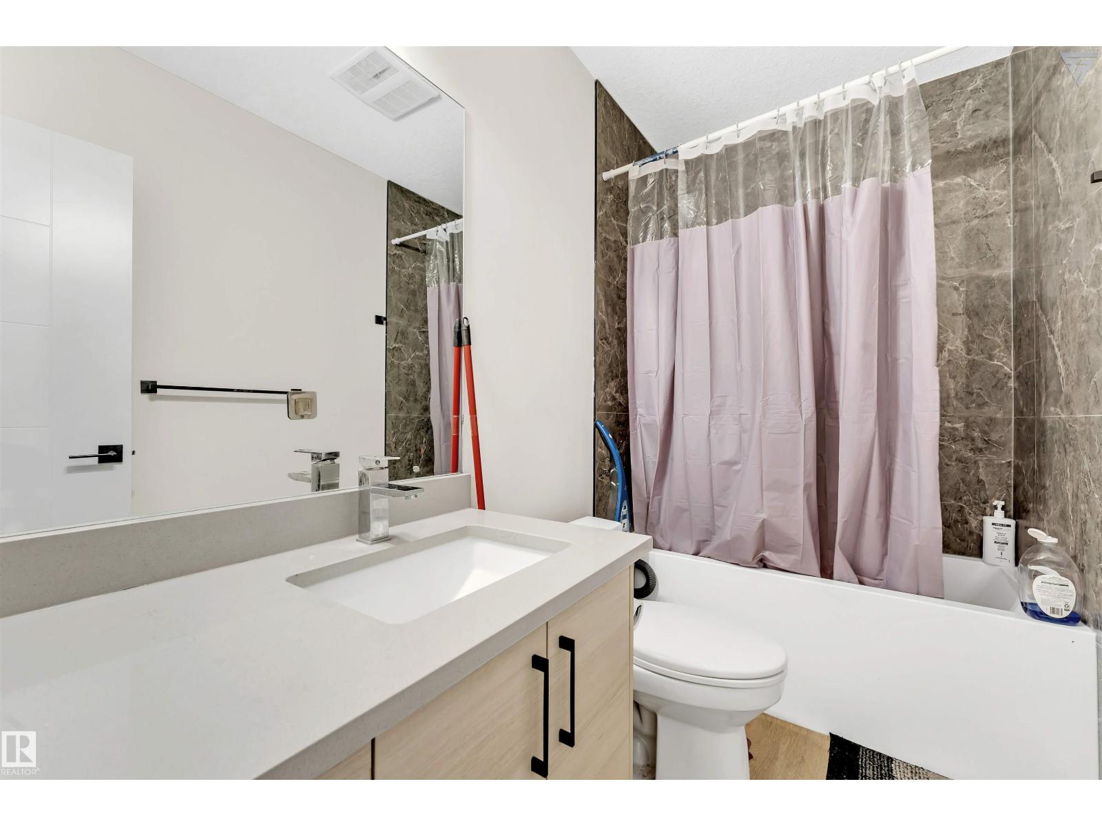 2123 18 AV NW, Edmonton