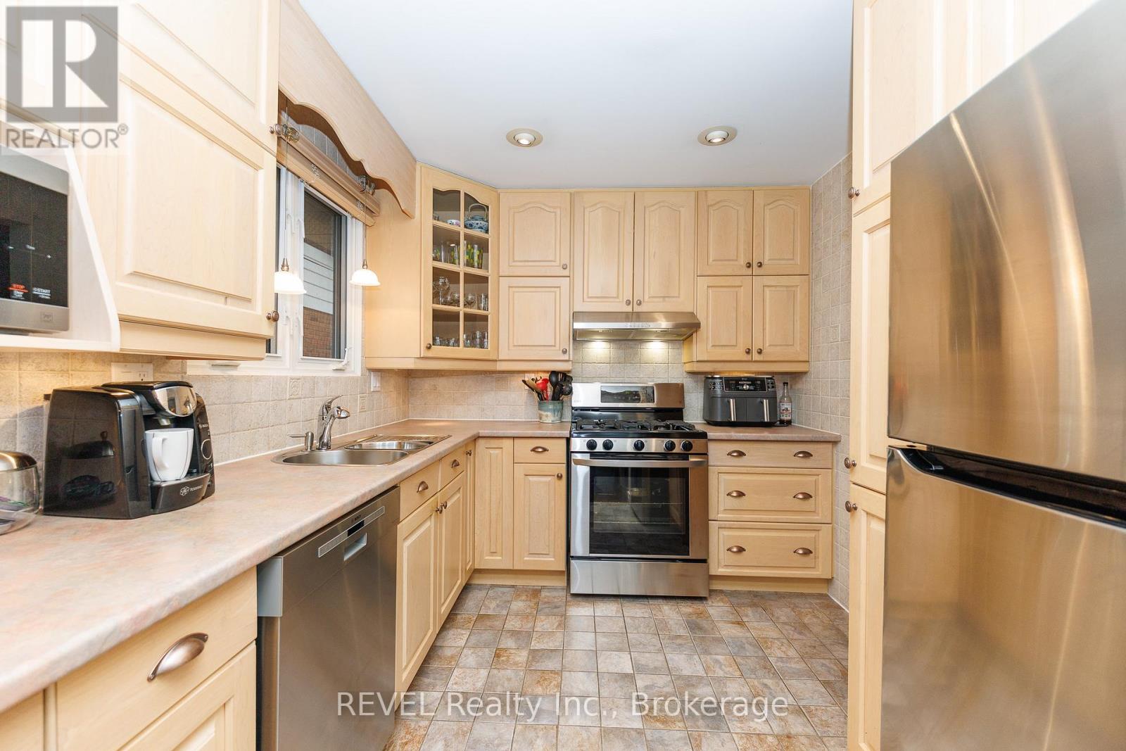 323 BARRICK ROAD - 10