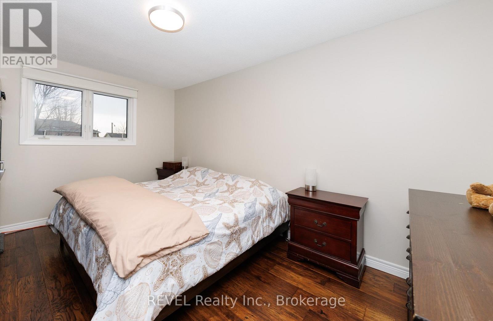 323 BARRICK ROAD - 12