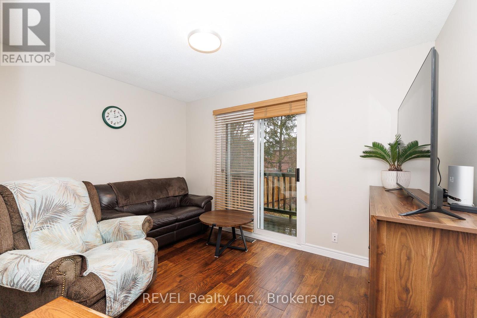 323 BARRICK ROAD - 14