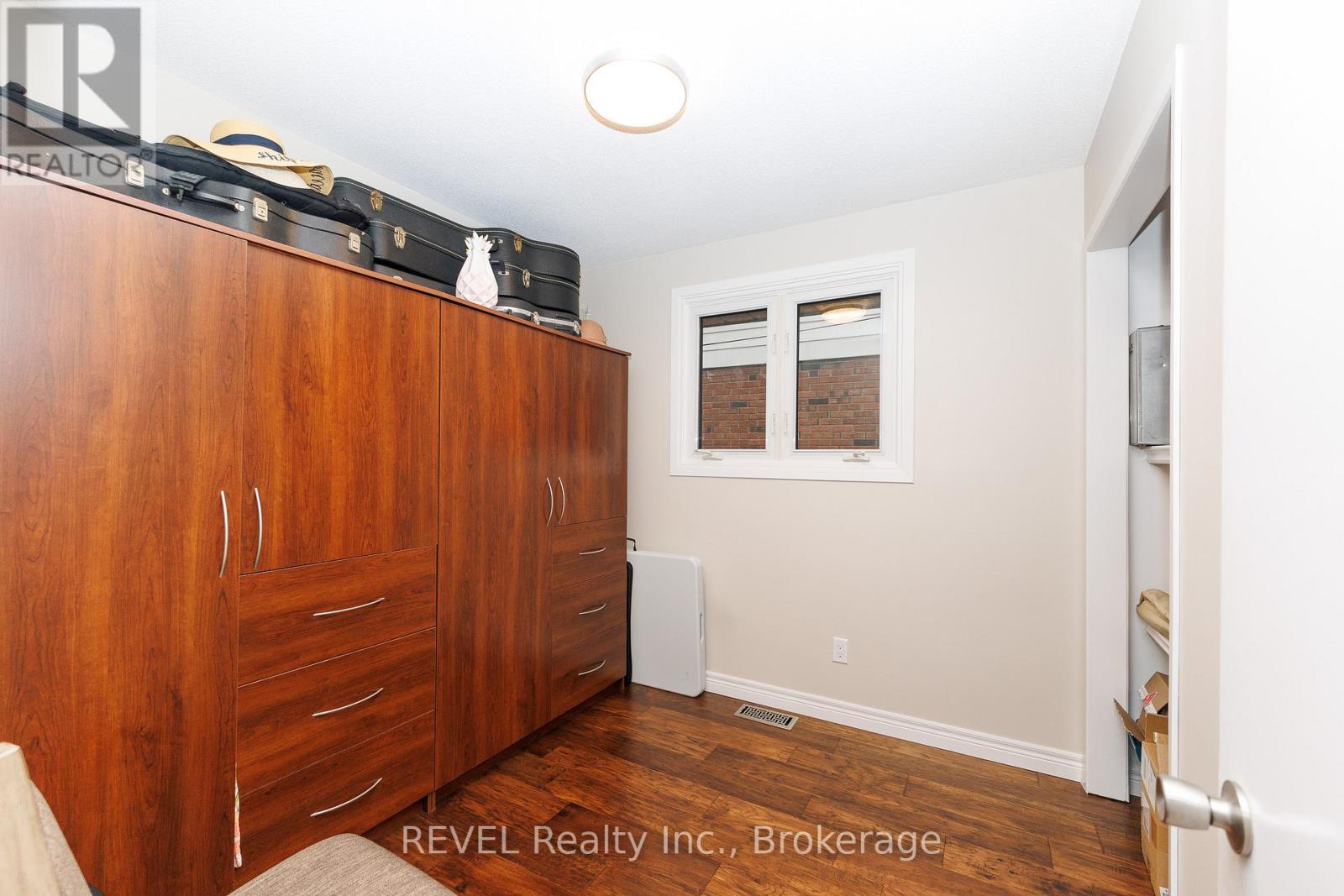 323 BARRICK ROAD - 16