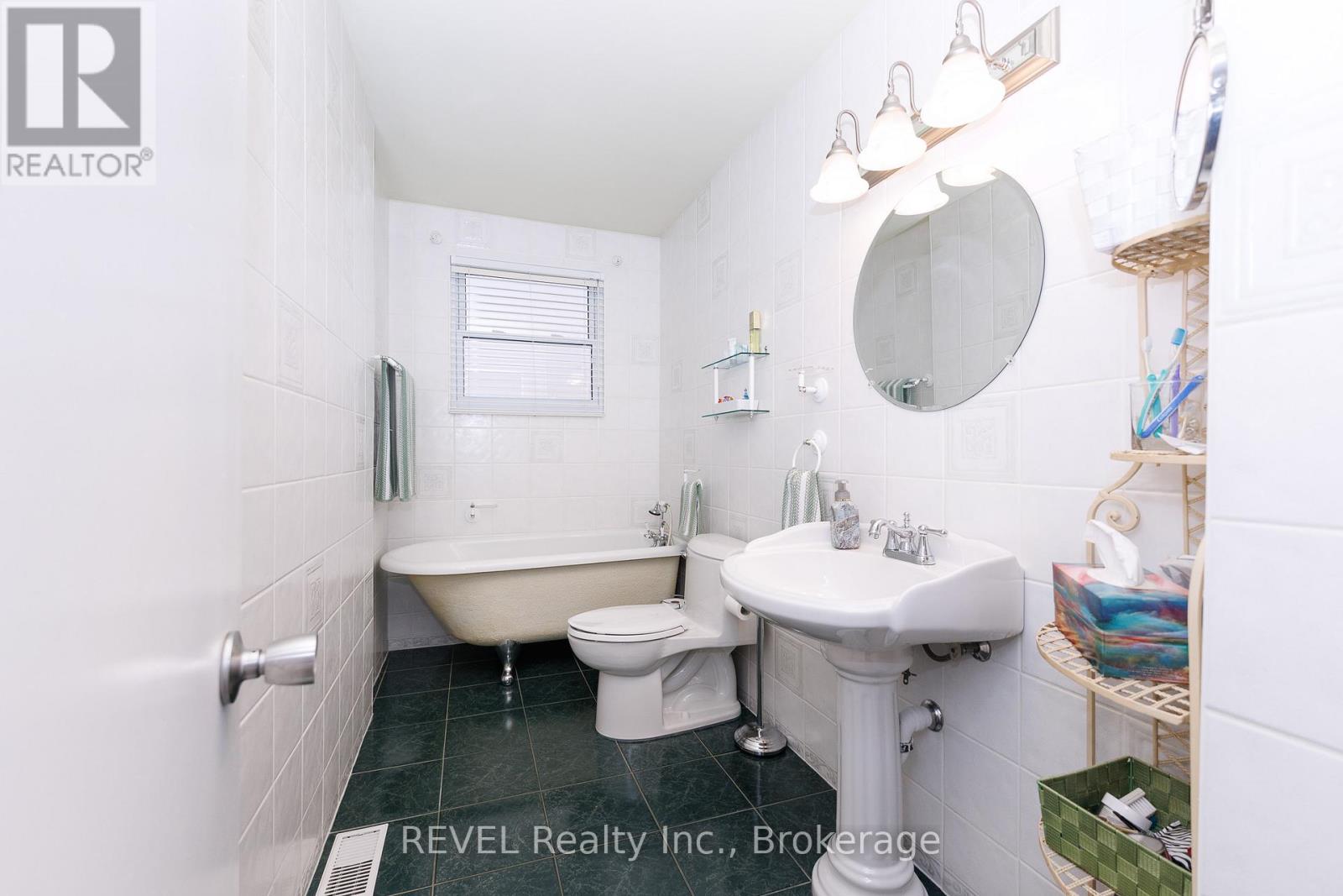 323 BARRICK ROAD - 17