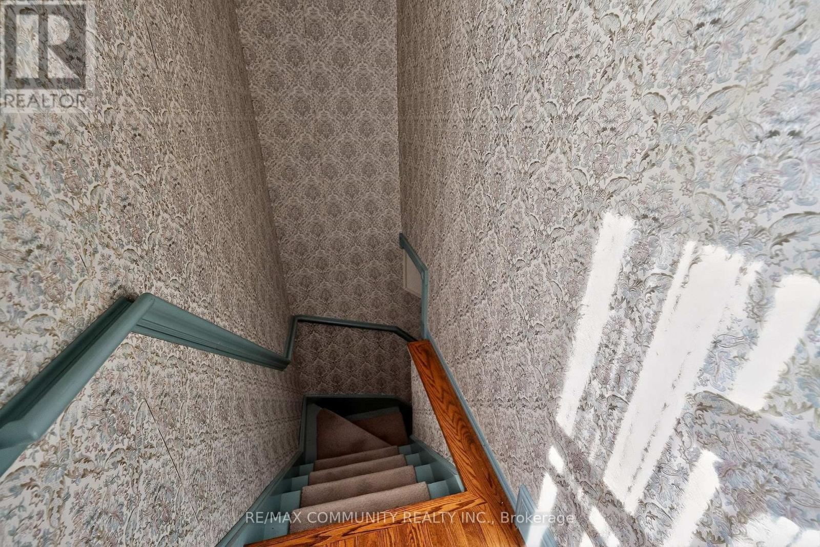 28 QUEEN STREET - 32