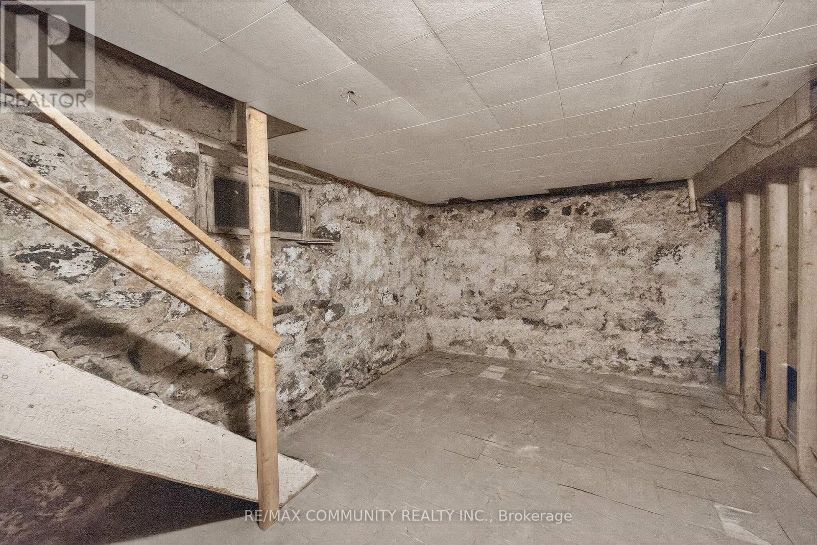 28 QUEEN STREET - 33