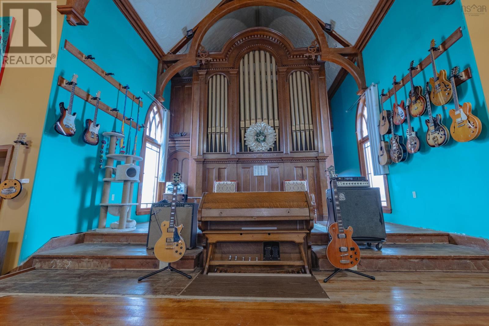 Property 17 of 37 of 298 Granville Street