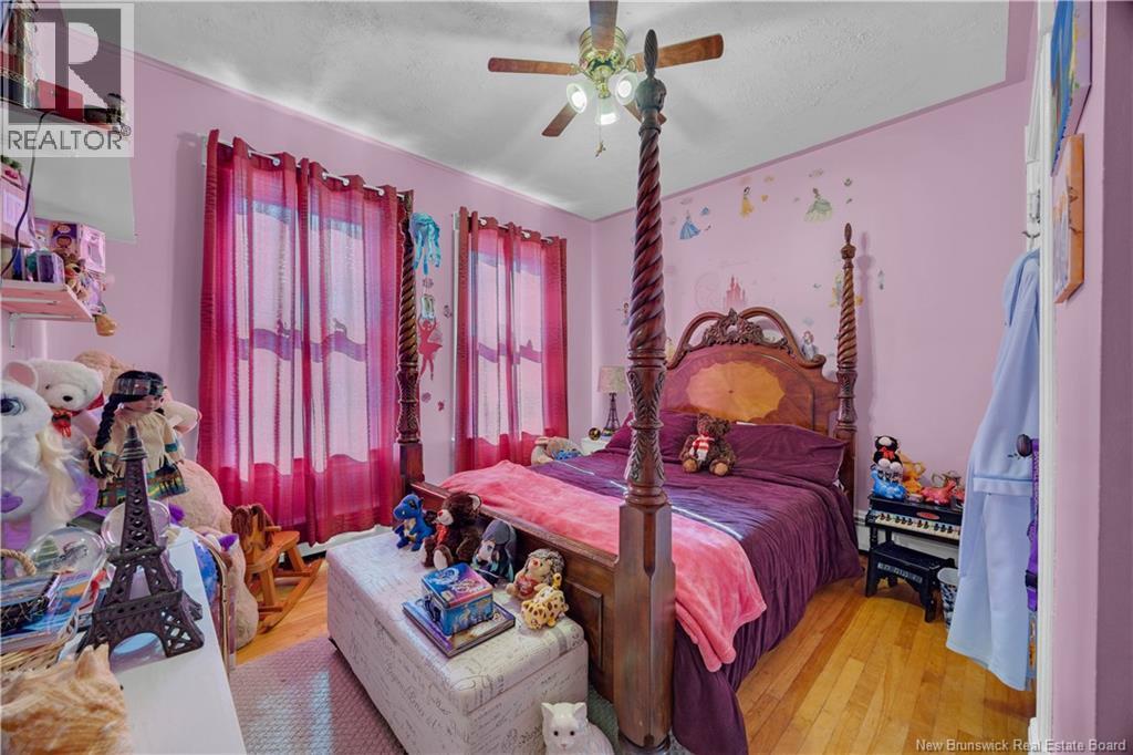 163 GUILFORD STREET - 13