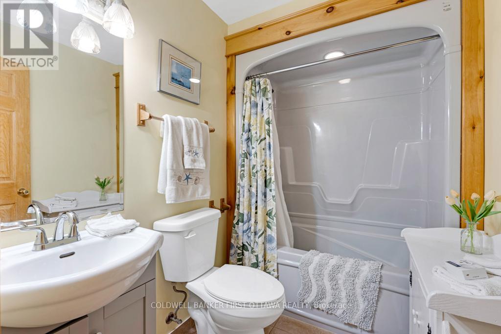 Second floor 4-pc bathroom