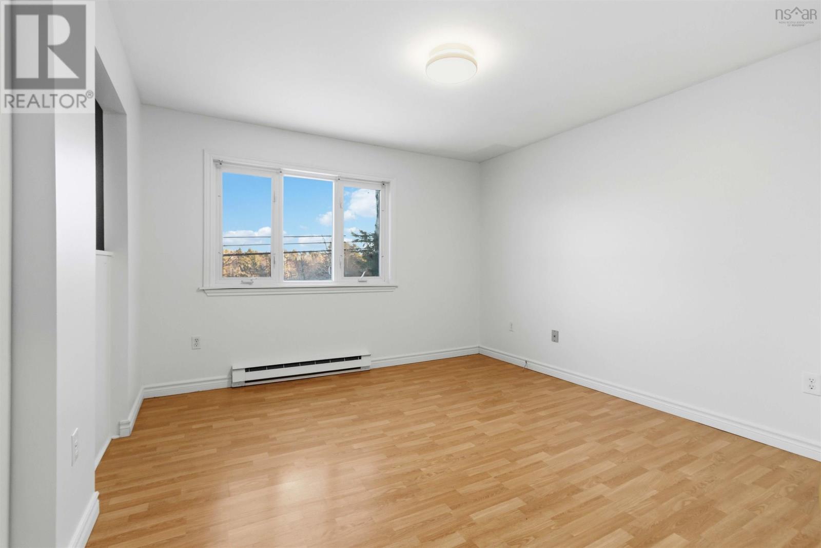 Property 21 of 31 of 152 MILLWOOD Drive