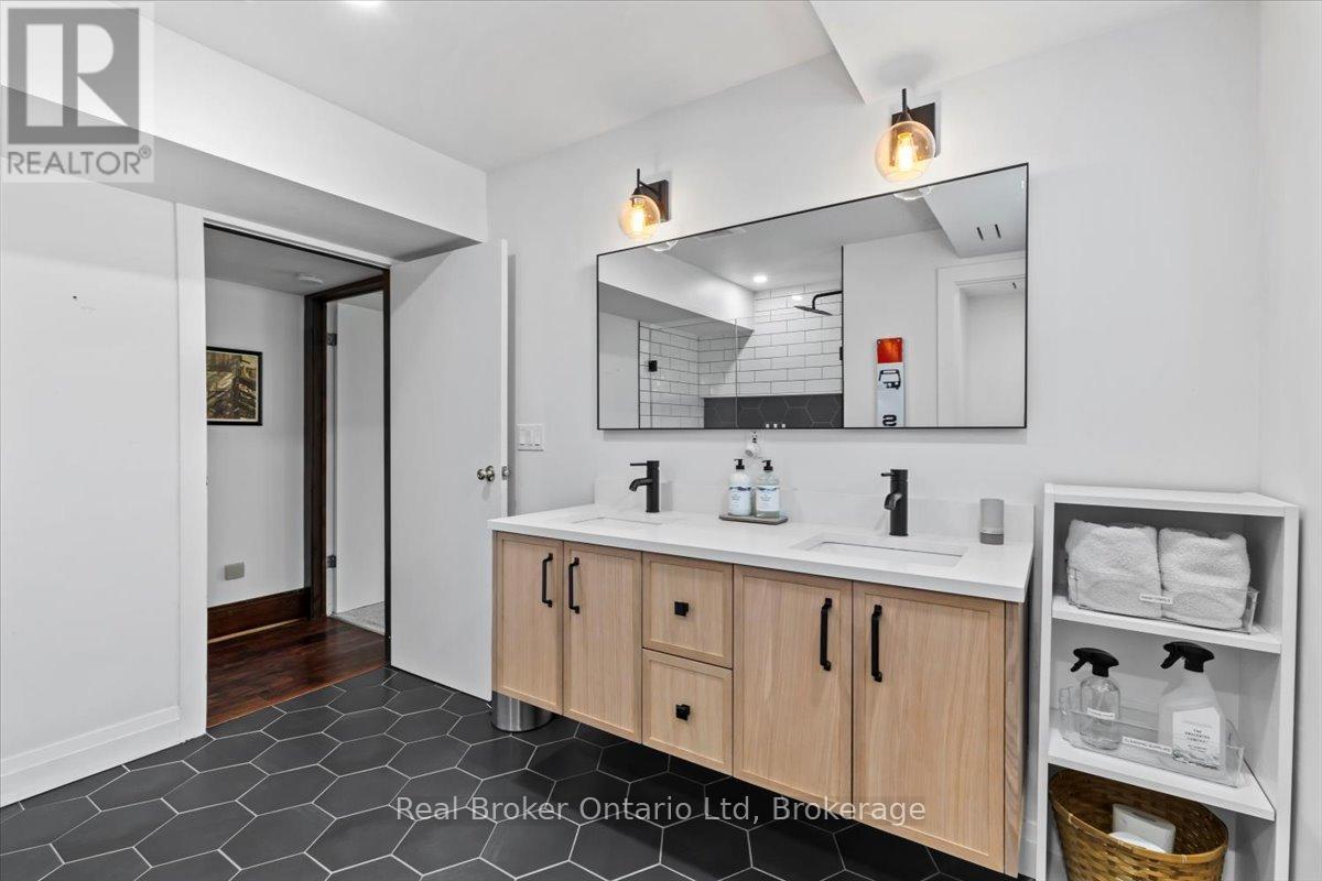 814222 GREENERY LANE - 44