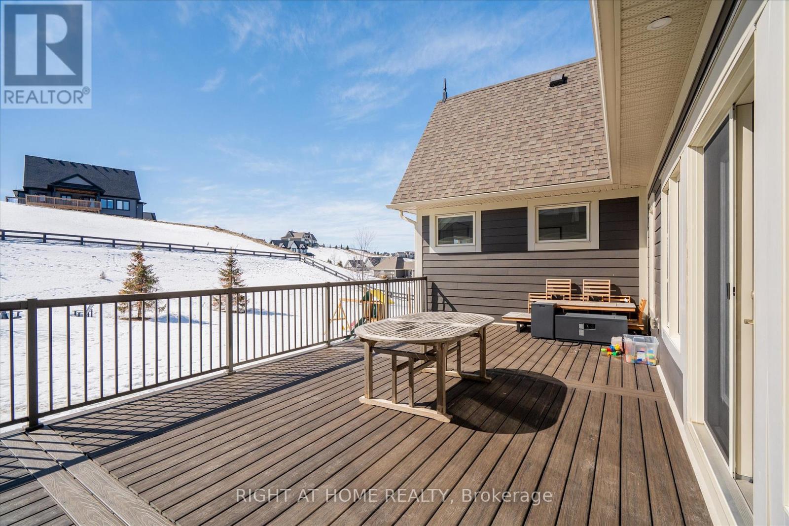 16 GELDERLAND CRESCENT - 41