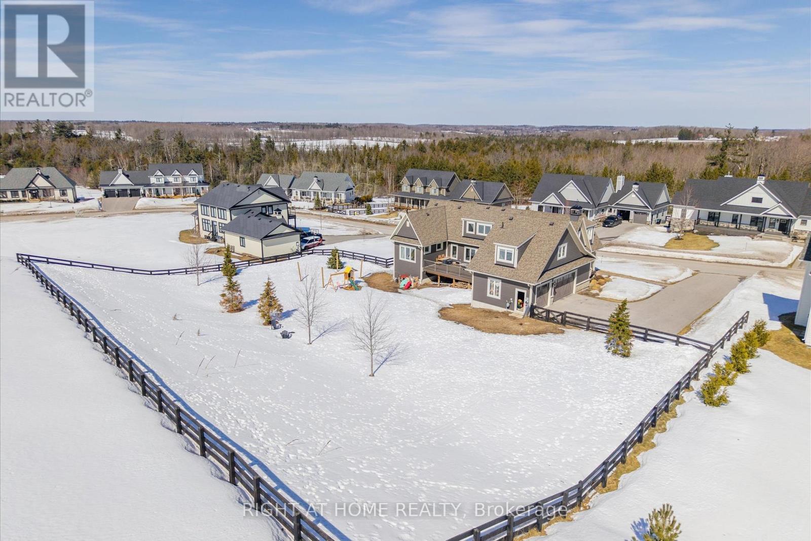 16 GELDERLAND CRESCENT - 42