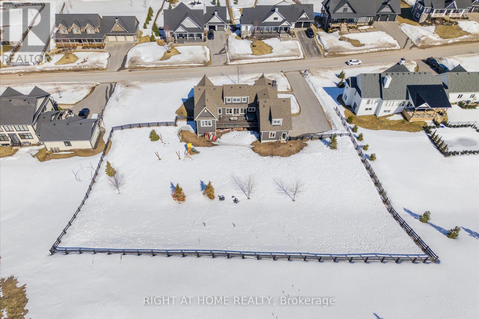 16 GELDERLAND CRESCENT - 45